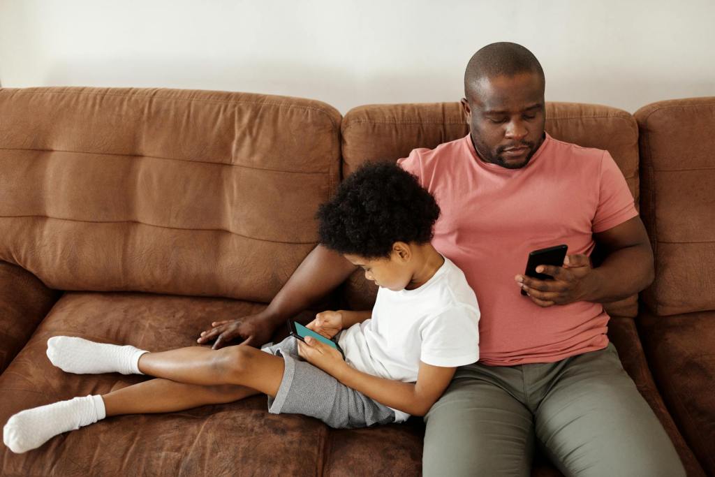 Managing Screen Time and Technology: A Modern Parenting Challenge