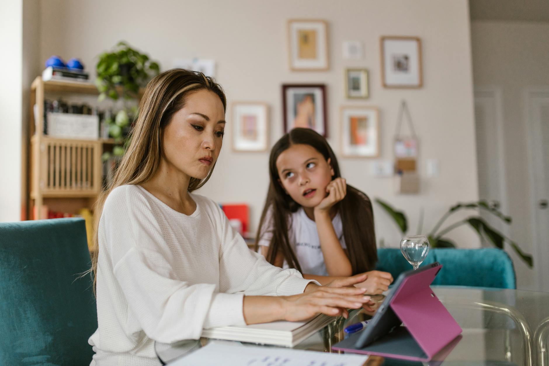 The Unseen Tug of War: Balancing Work and Family Life as a Parent